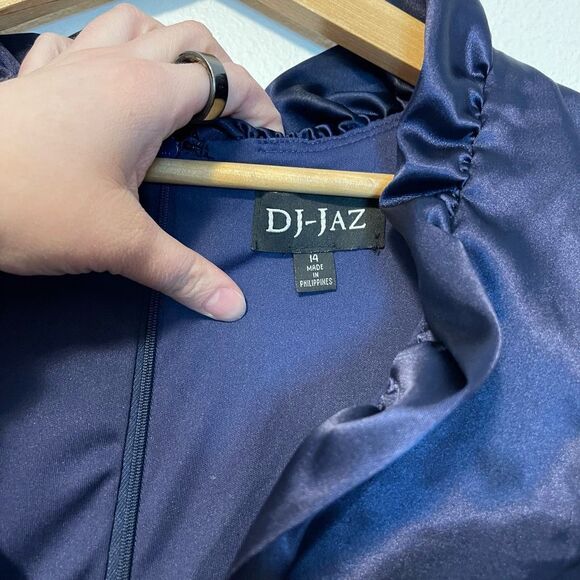 Vintage Y2K DJ-JAZ Navy Ruffle V-Neck Dress Size 14 - Picture 3 of 7